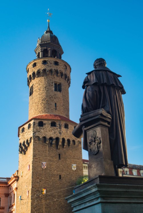 Wieża Reichenbach oraz pomnik Gottloba Ludwiga Demianiego, pierwszego burmistrza miasta