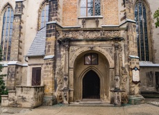 Renesansowy portal, bardzo bogaty.